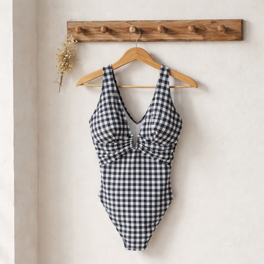 Adore Me One Piece Swimsuit Women 2X Black White Gingham Excellent Ruched V-Neck